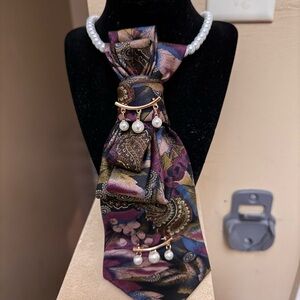 Elegant Paisley Tie with Pearl Accents